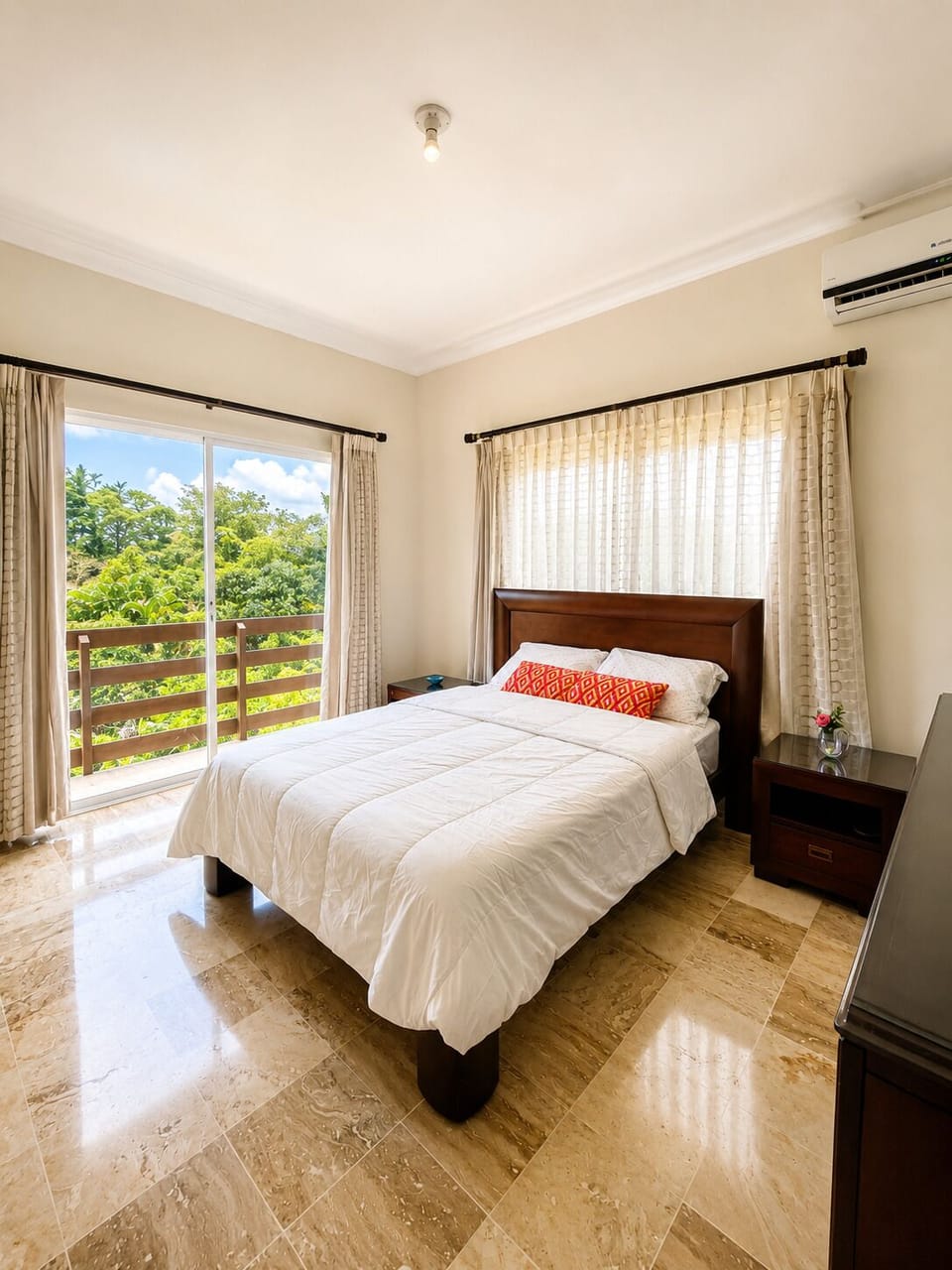 Mainbedroomm