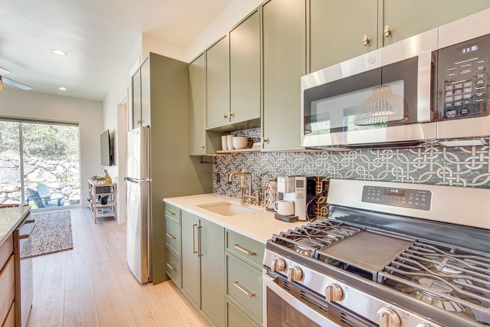 Kitchen | Keurig Coffee Maker | Toaster | Cooking Basics