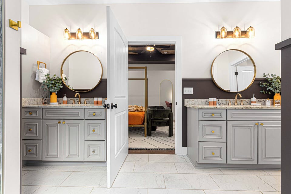 Master Ensuite w/spacious dual vanity setup lets everyone get ready with ease