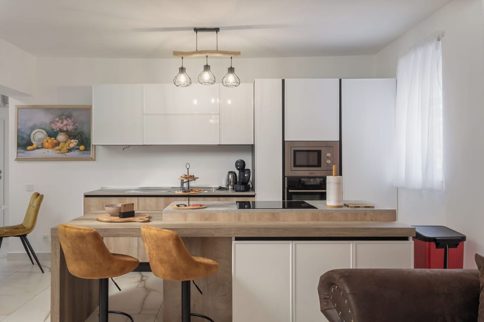 Family House, 3 Bedrooms, 2 Bathrooms, Mountainside (Villa Natali With Pool And Sea View) | Private kitchen
