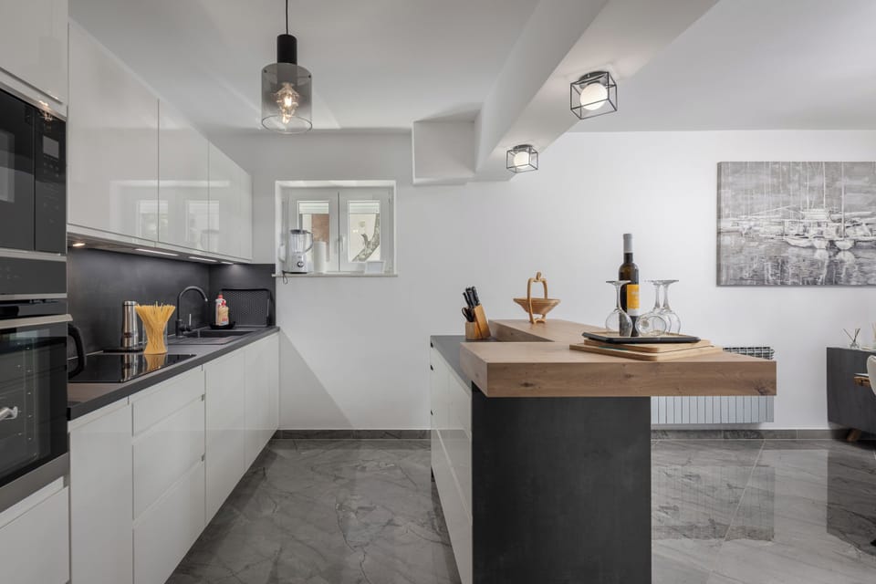 Family House, 3 Bedrooms, 2 Bathrooms, Mountainside (Villa Natali With Pool And Sea View) | Private kitchen