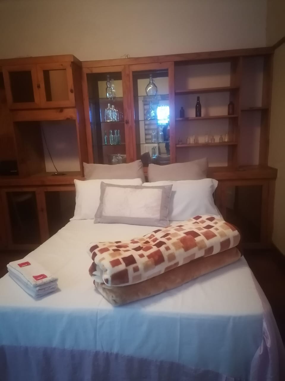 Deluxe Room, Pool View | Iron/ironing board, free WiFi
