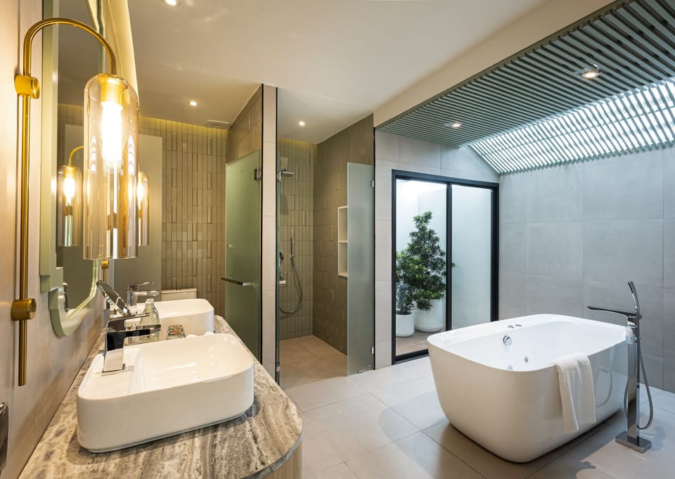 Deluxe Villa | Bathroom | Hair dryer, bathrobes, slippers, towels