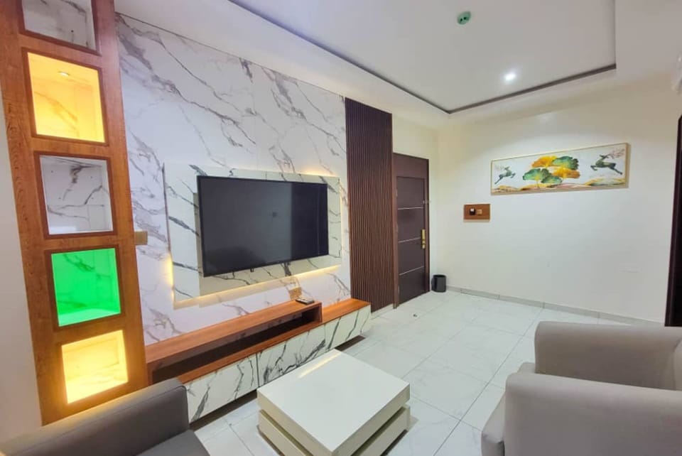 Business Suite | Desk, laptop workspace, free WiFi