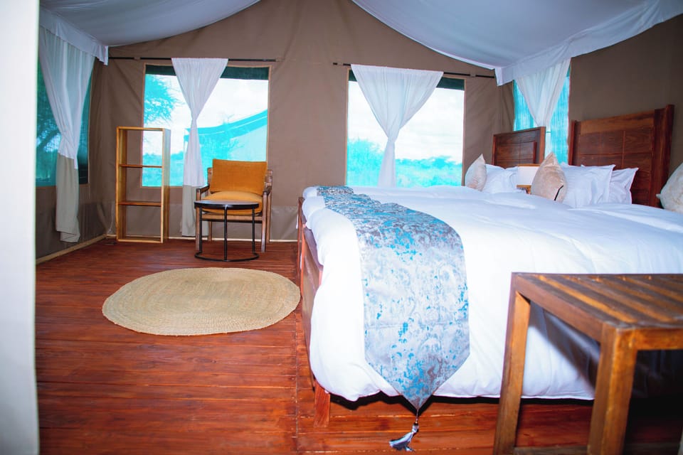 Triple Room | Desk, laptop workspace, iron/ironing board, rollaway beds