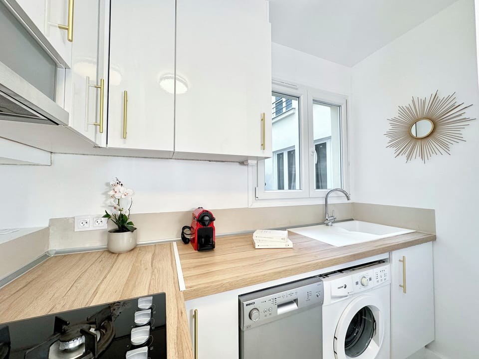 Comfort Apartment, City View | Private kitchen | Espresso maker, electric kettle