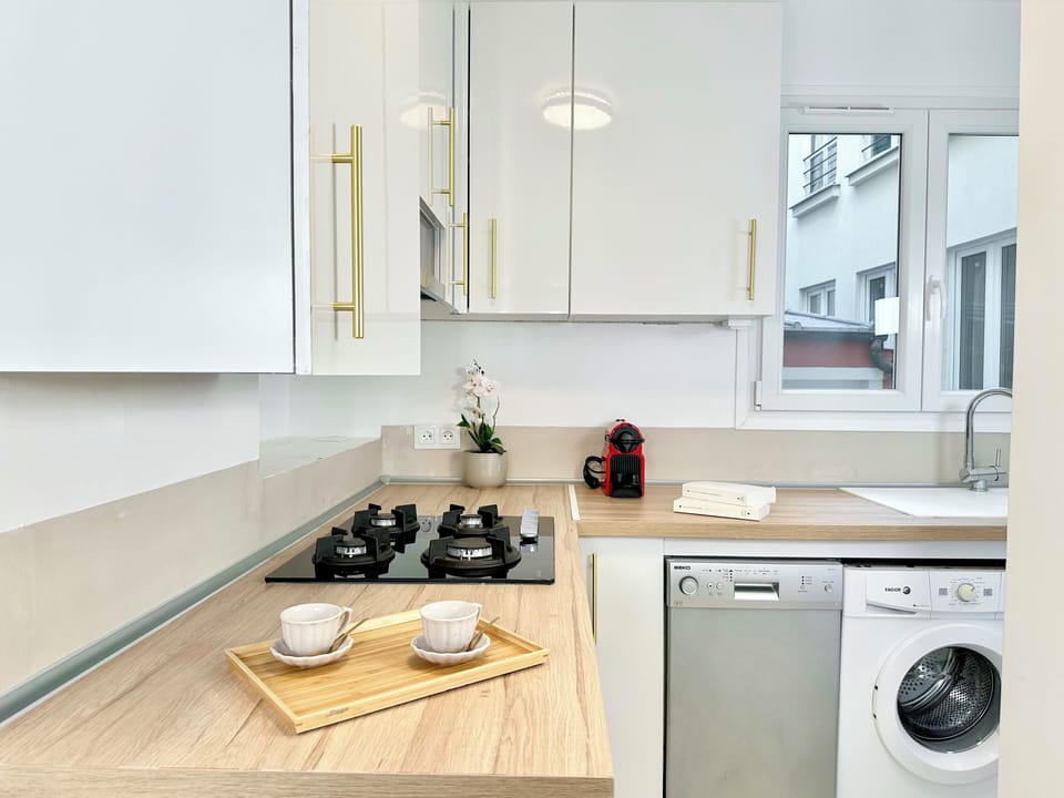 Comfort Apartment, City View | Private kitchen | Espresso maker, electric kettle