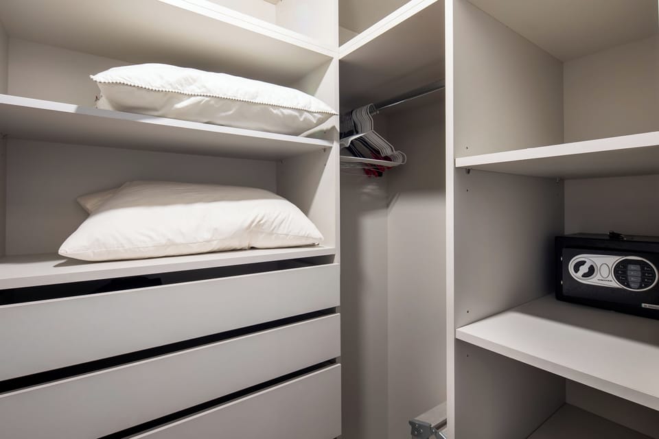 Apartment, 3 Bedrooms, Kitchen, City View | Safe