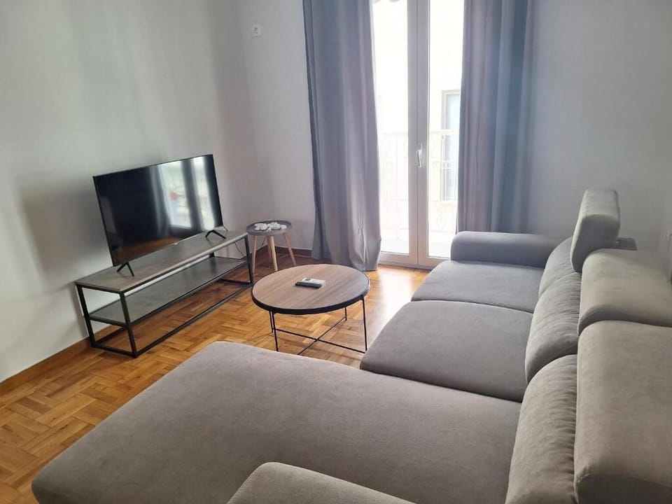 Luxury Apartment, Balcony, City View | Living area | 32-inch Smart TV with digital channels