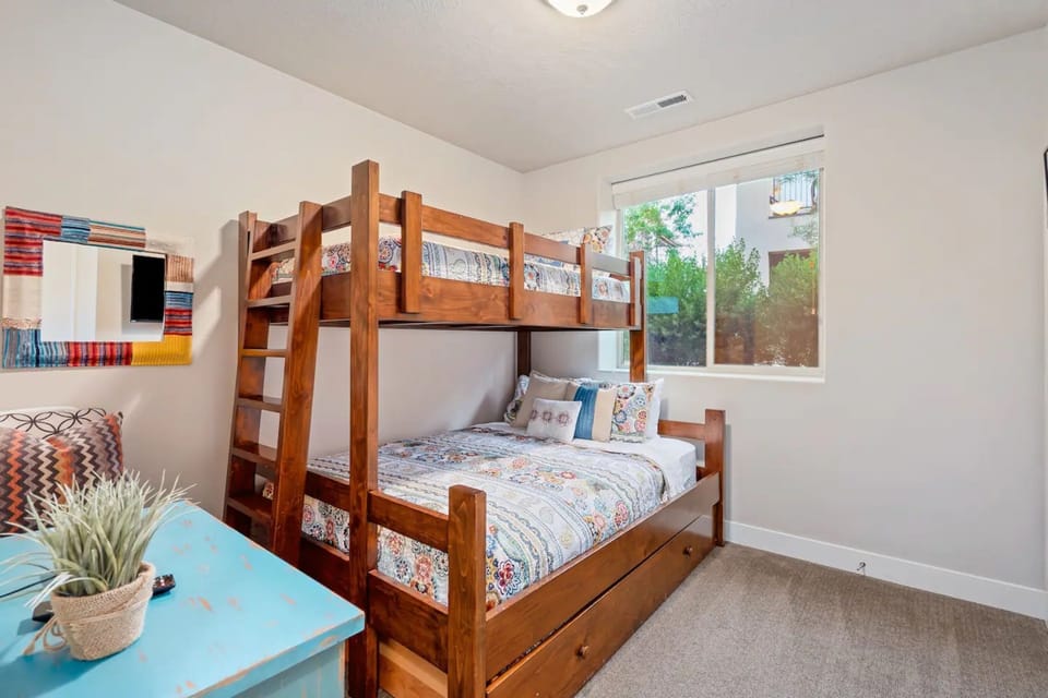 Comfort House, 4 Bedrooms, Non Smoking, Kitchen | Individually decorated, individually furnished, free WiFi, bed sheets