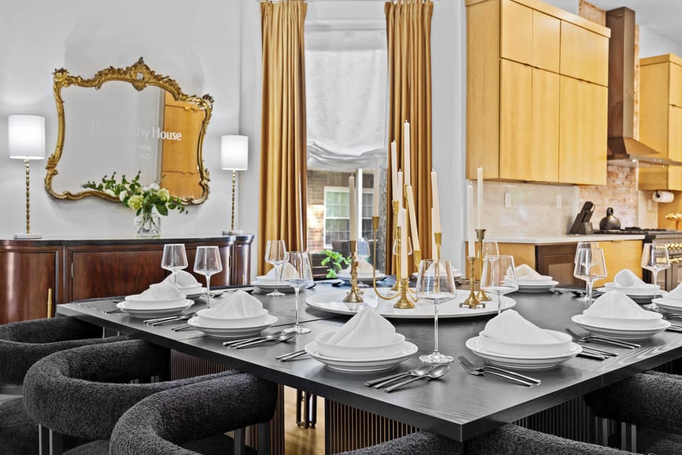 Dining Area: Host unforgettable dinners in this elegant dining room, seamlessly connected to a gourmet kitchen.