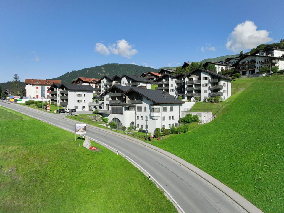 Building, Residential Area, Neighbourhood, Architecture, House, Home, Human Settlement, Urban Design, Suburb, Village