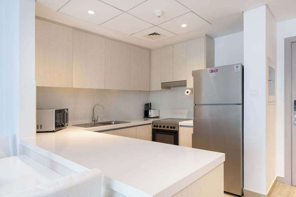 Apartment, 2 Bedrooms, Balcony, City View | Private kitchen | Electric kettle