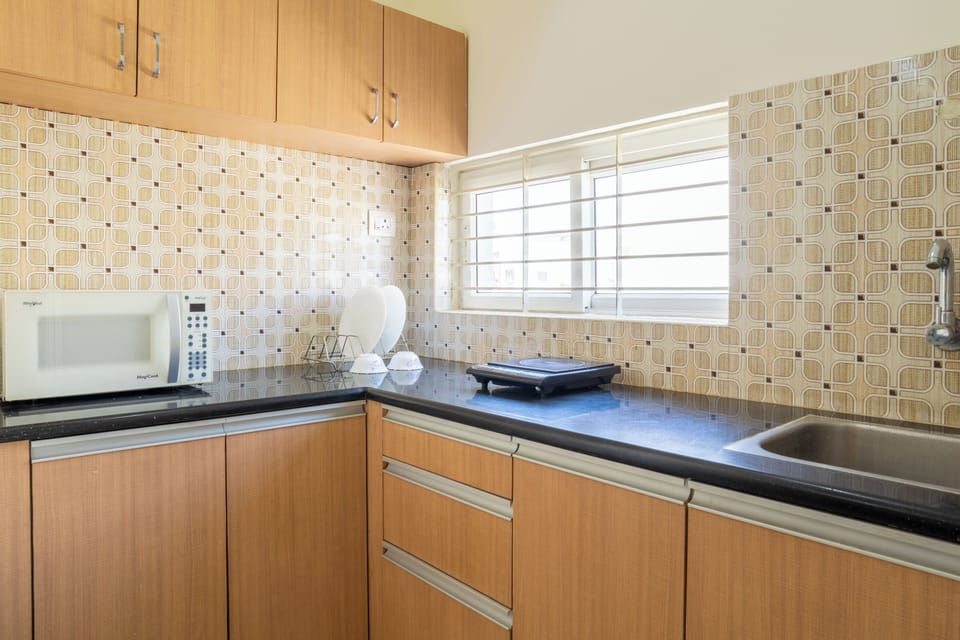 Studio, City View | Private kitchenette | Fridge, microwave, oven, dishwasher