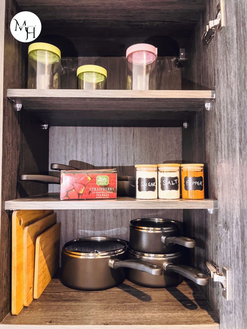 Deluxe Studio Suite, Balcony | Private kitchenette | Full-size fridge, microwave, oven, stovetop