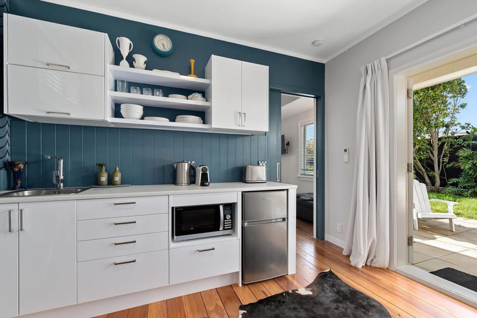 Standard Double Room, Kitchen, Garden View (Room 2) | Private kitchen | Fridge, microwave, stovetop, coffee/tea maker