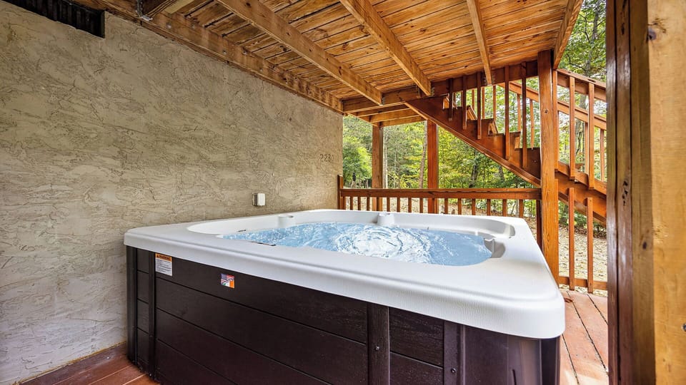 Indoor spa tub