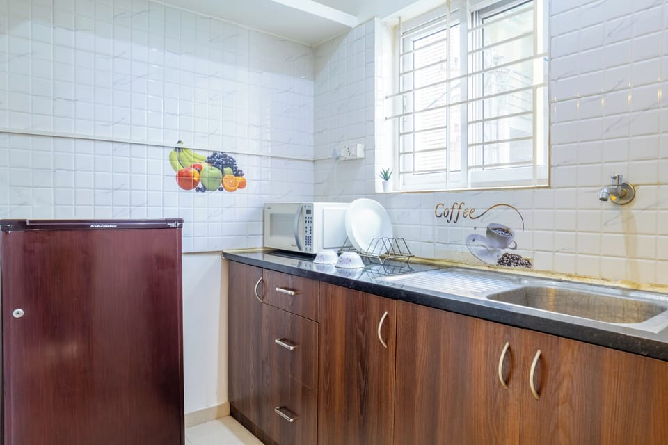 Studio, City View | Private kitchenette | Fridge, microwave, oven, dishwasher