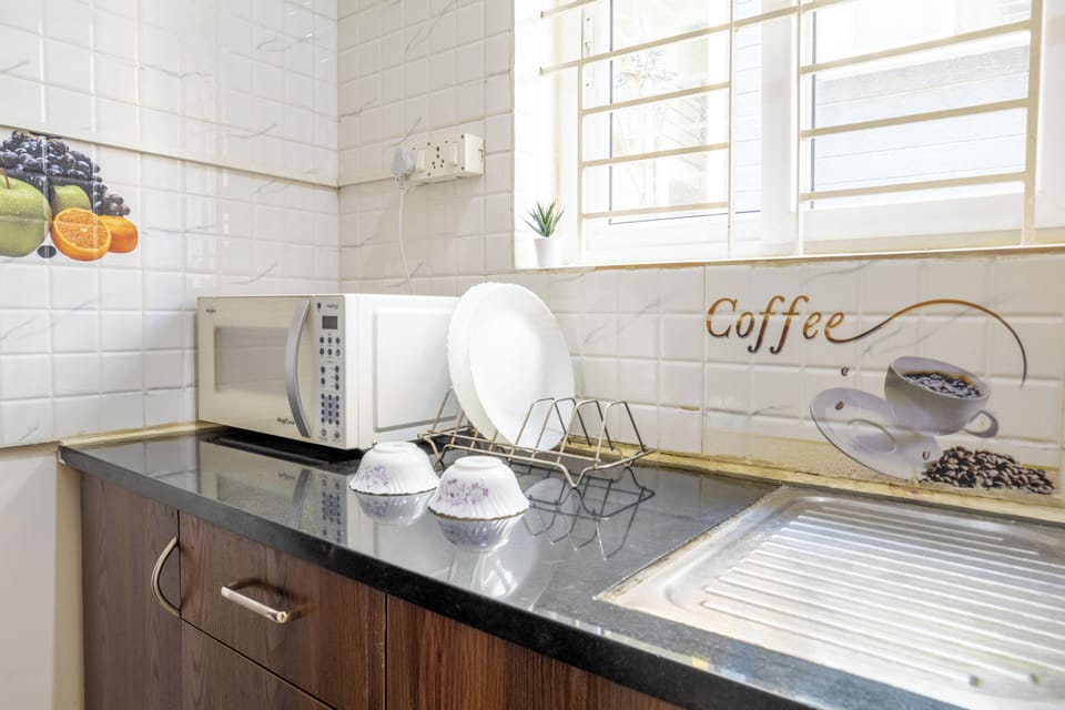 Studio, City View | Private kitchenette | Fridge, microwave, oven, dishwasher