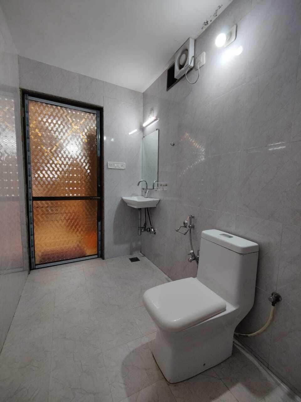 Deluxe Room | Bathroom | Shower, free toiletries, slippers, towels