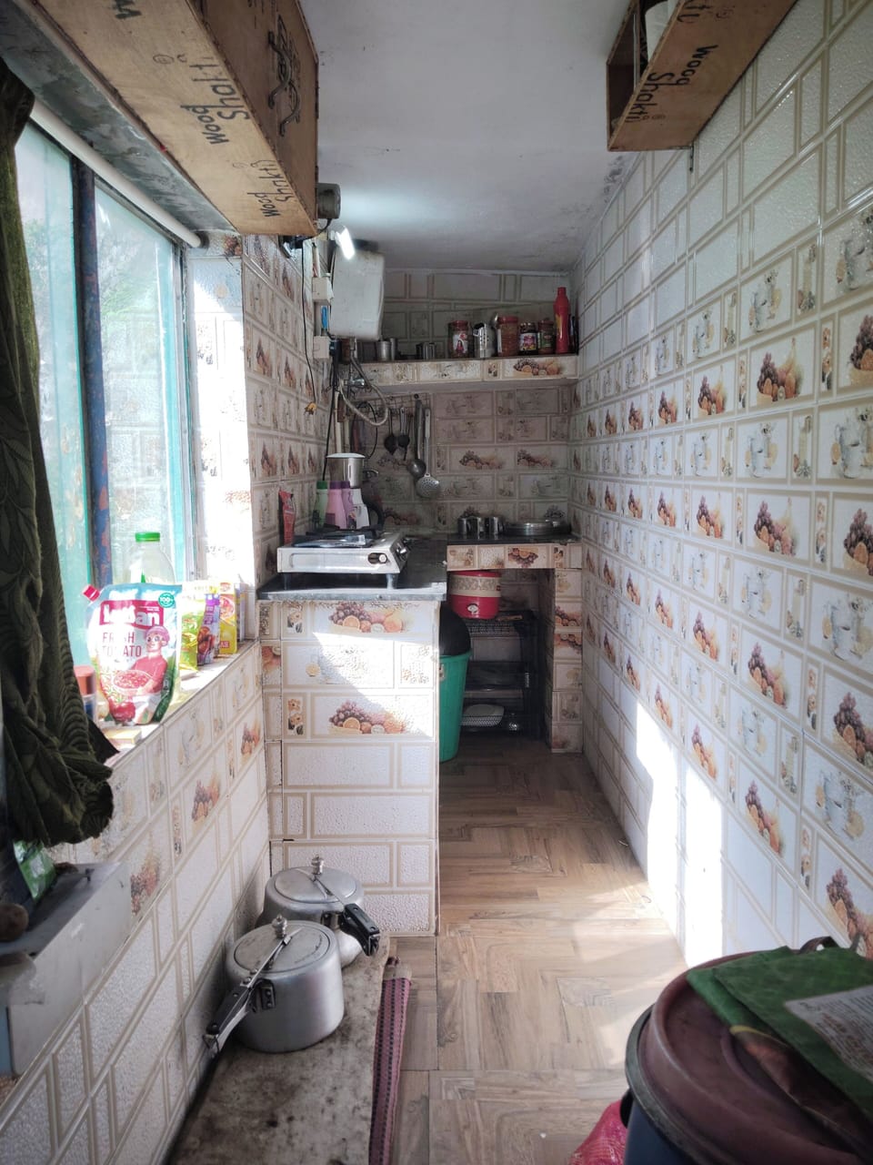 Shared fridge, dishwasher, electric kettle, cookware/dishes/utensils