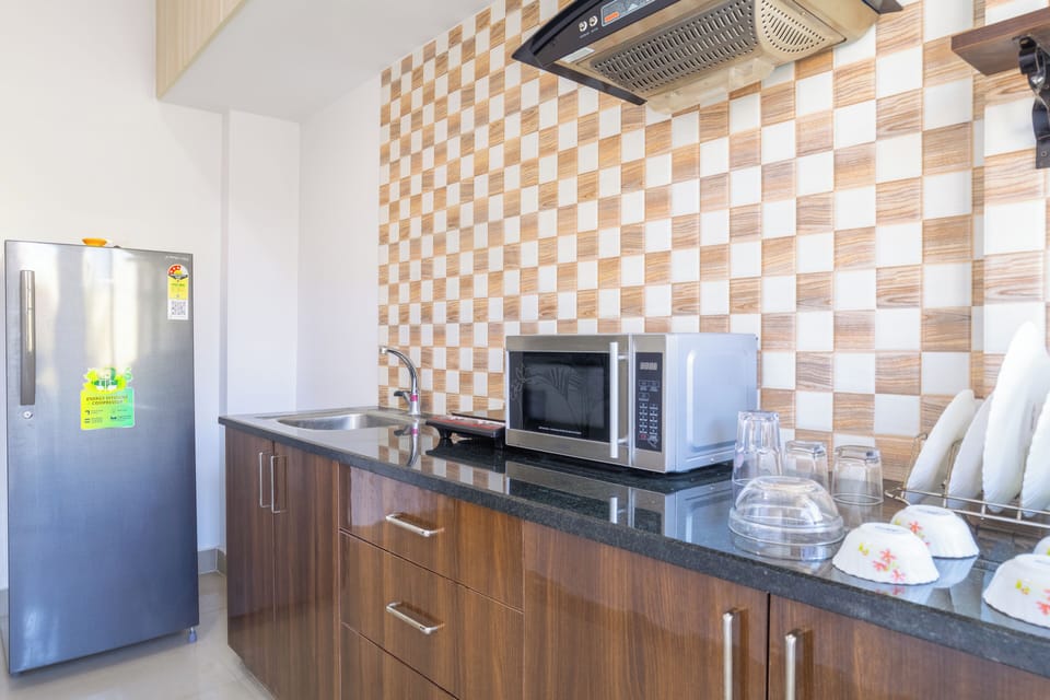 Studio, City View | Private kitchenette | Fridge, microwave, oven, dishwasher