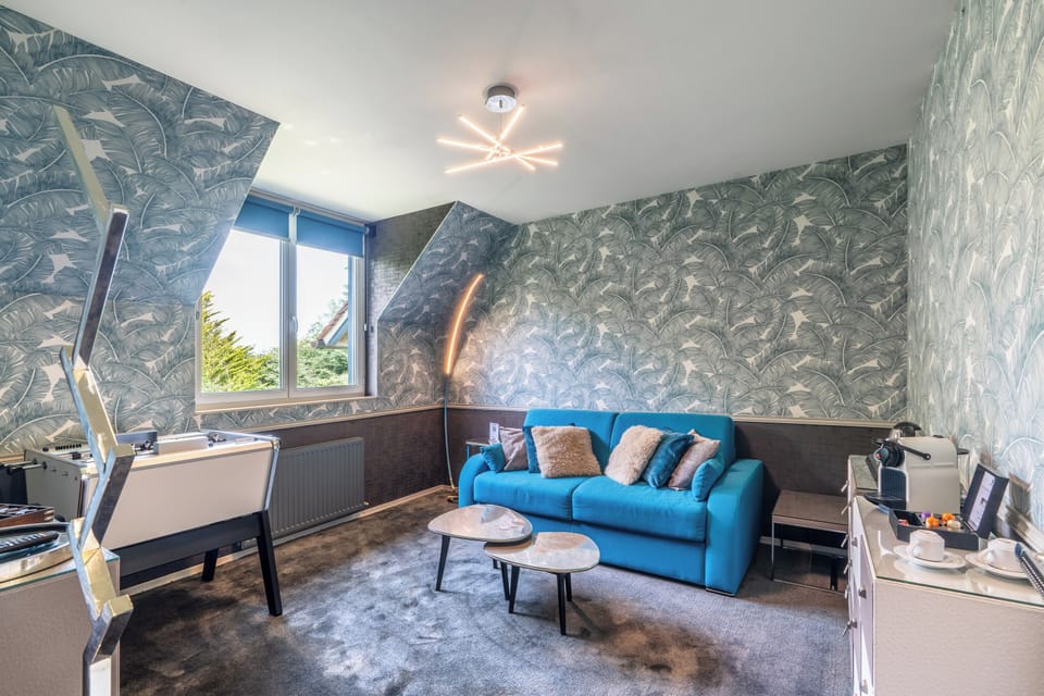 Family Suite | Living area | LED TV