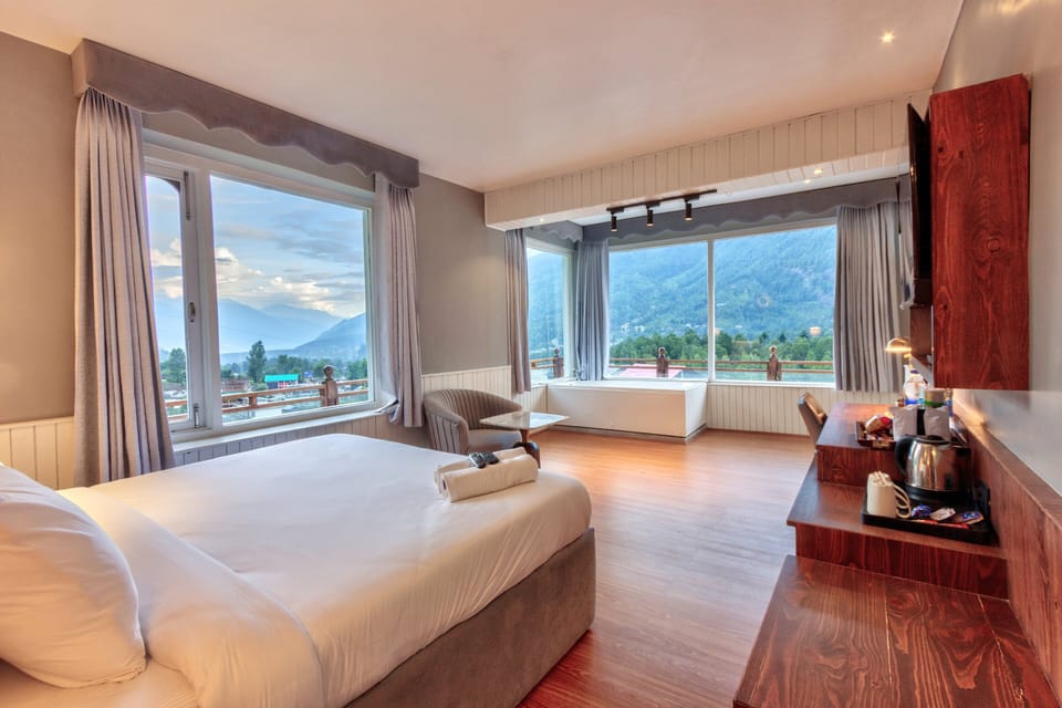 Everest Suite Mountain View With Bathtub Room | Free WiFi