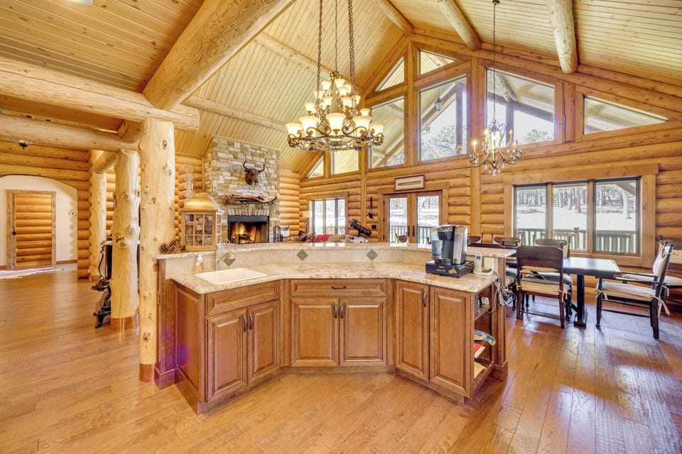 House (5 Bedrooms) | Interior