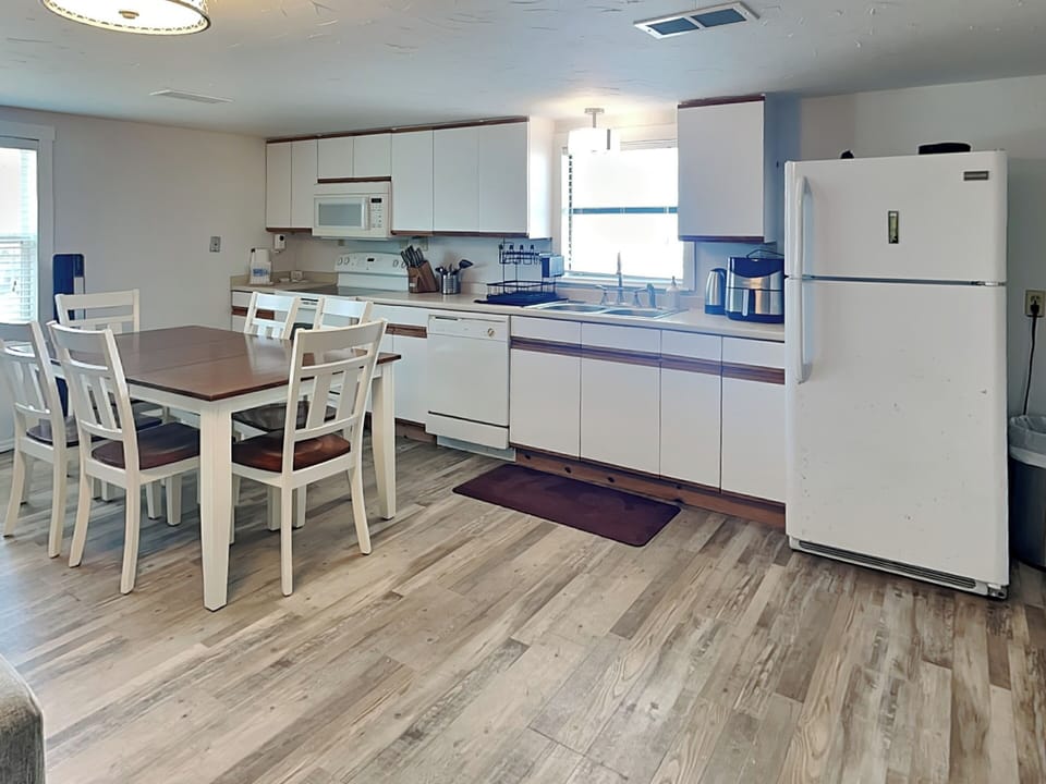 Full Size Kitchen and Dining Area
