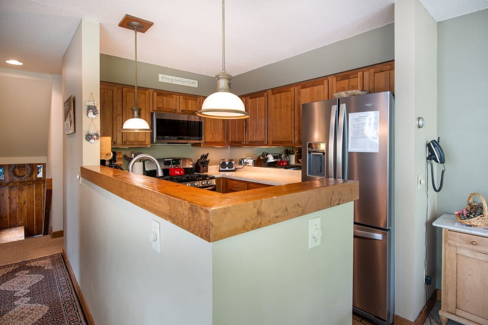 Condo, 4 Bedrooms | Private kitchen | Fridge, oven, coffee/tea maker, toaster