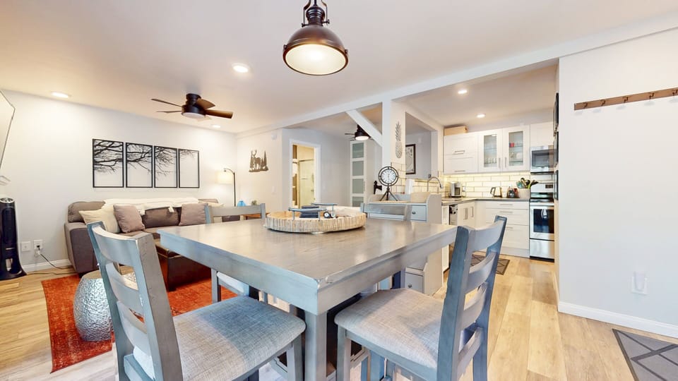 Condo, 1 Bedroom | Dining