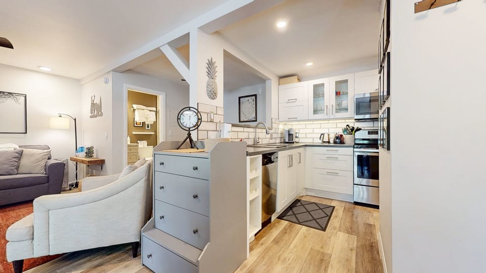 Condo, 1 Bedroom | Private kitchen | Coffee/tea maker, fridge, oven, toaster