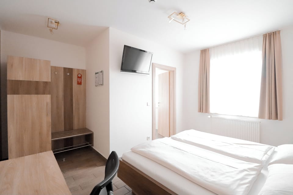 Desk, laptop workspace, soundproofing, free WiFi