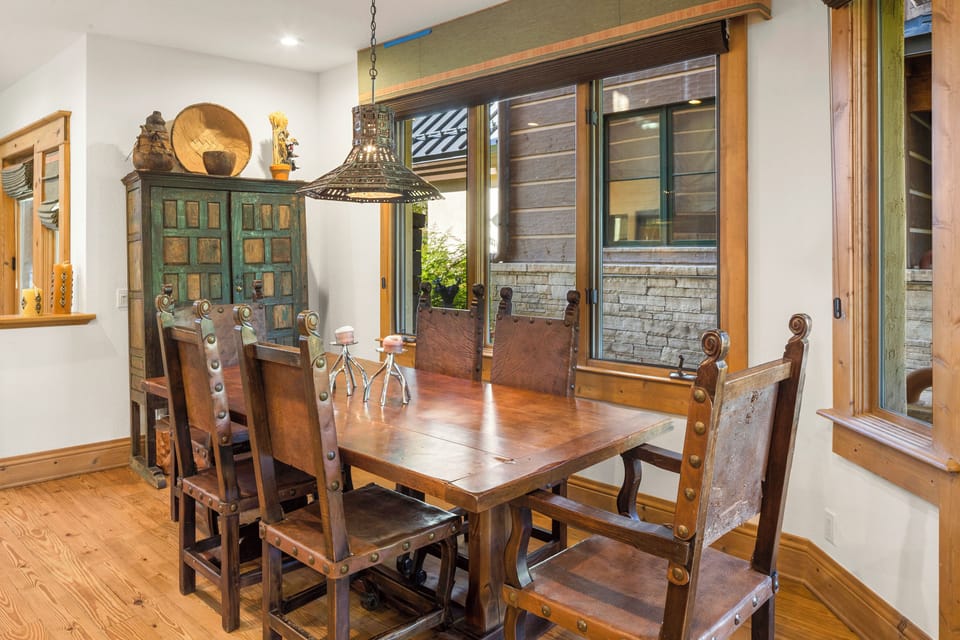 8.0-telemark-b-telluride-dining-room
