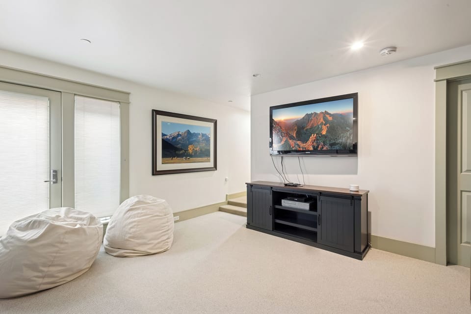 7.01-bunk-room-diamondtooth-telluride- (21)