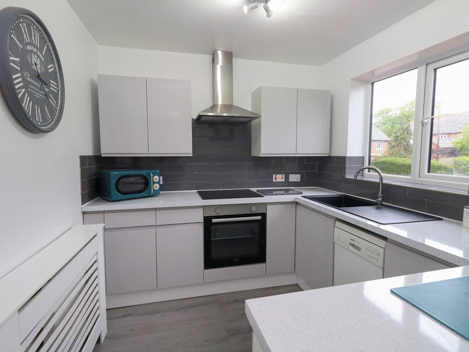 Dishwasher, cookware/dishes/utensils