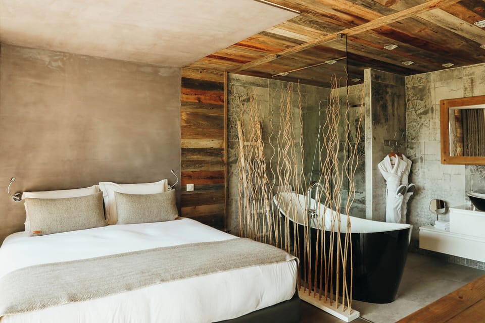 Suite (Vue Mont Blanc) | Minibar, in-room safe, individually decorated, individually furnished