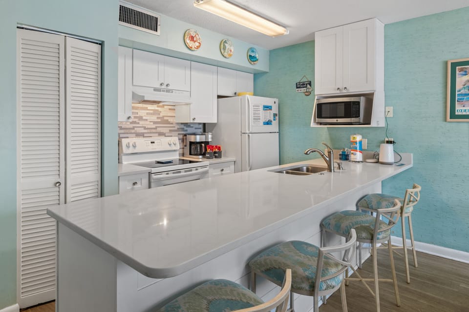 Eat-in bar seating