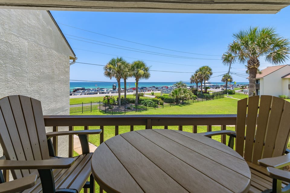 Blue Surf 2 balcony
