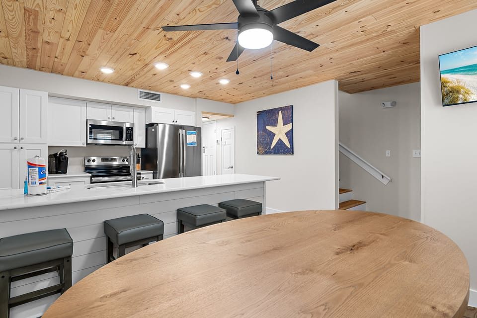 Dining area to kitchen view