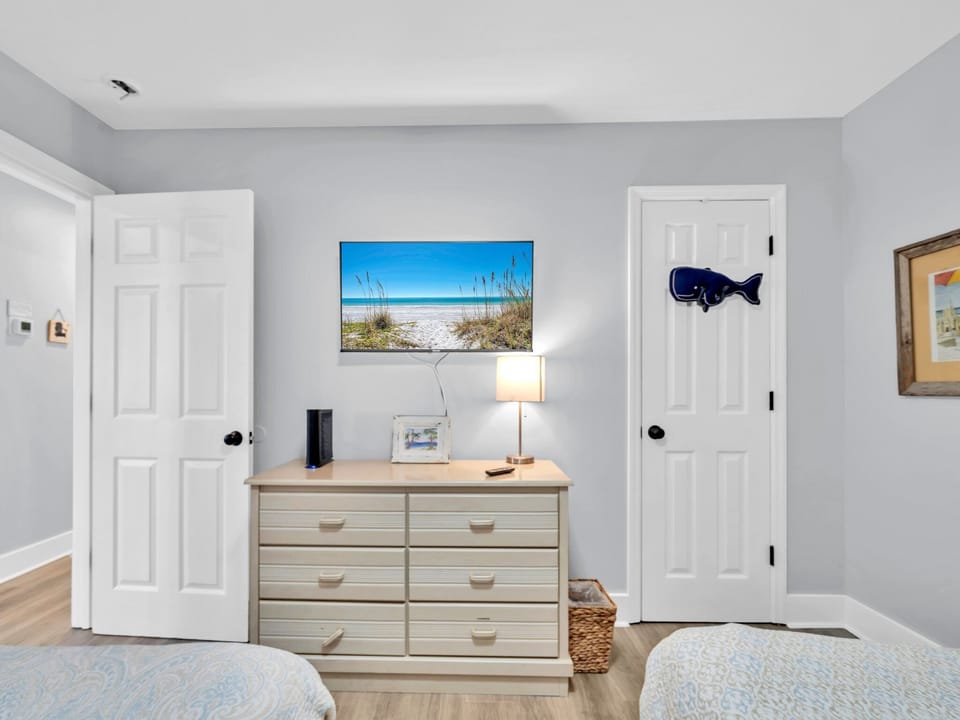 Guest bedroom
