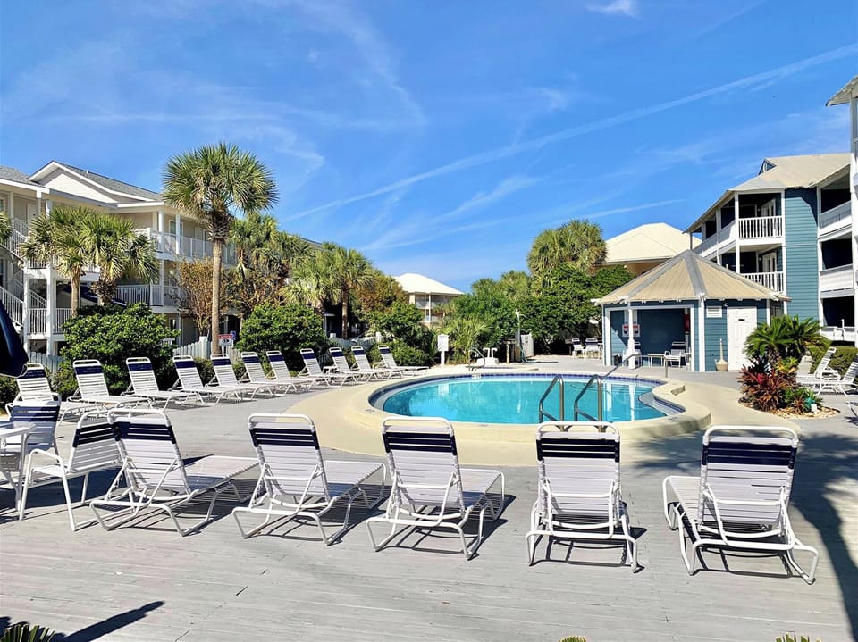 Sparking Pool at Summer Breeze
