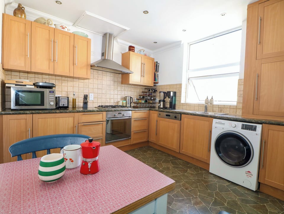 Fridge, dishwasher, toaster, cookware/dishes/utensils