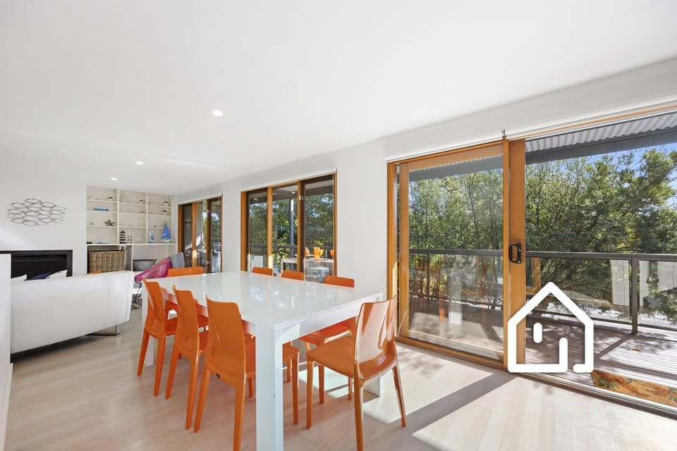 Indoor dining for eight
