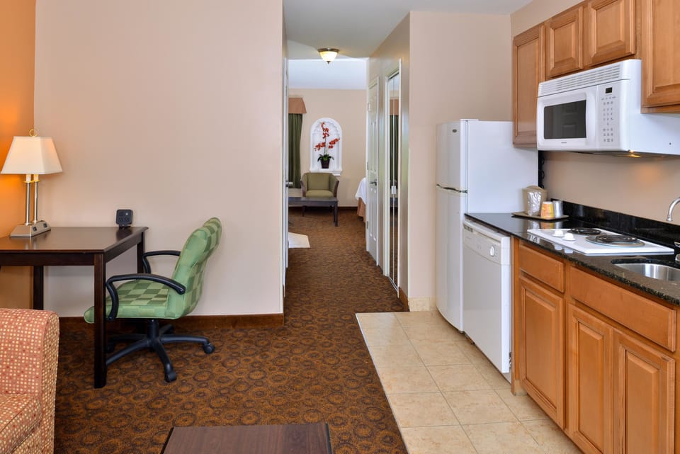 Minibar, individually decorated, desk, soundproofing