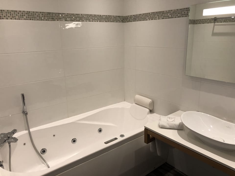 Junior Suite | Deep soaking bathtub