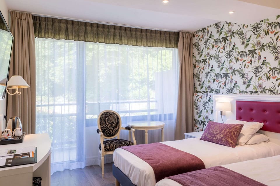 Minibar, individually decorated, desk, soundproofing