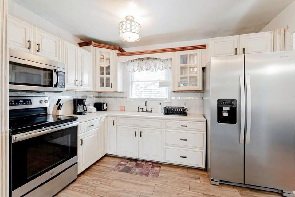 Fully stocked kitchen
