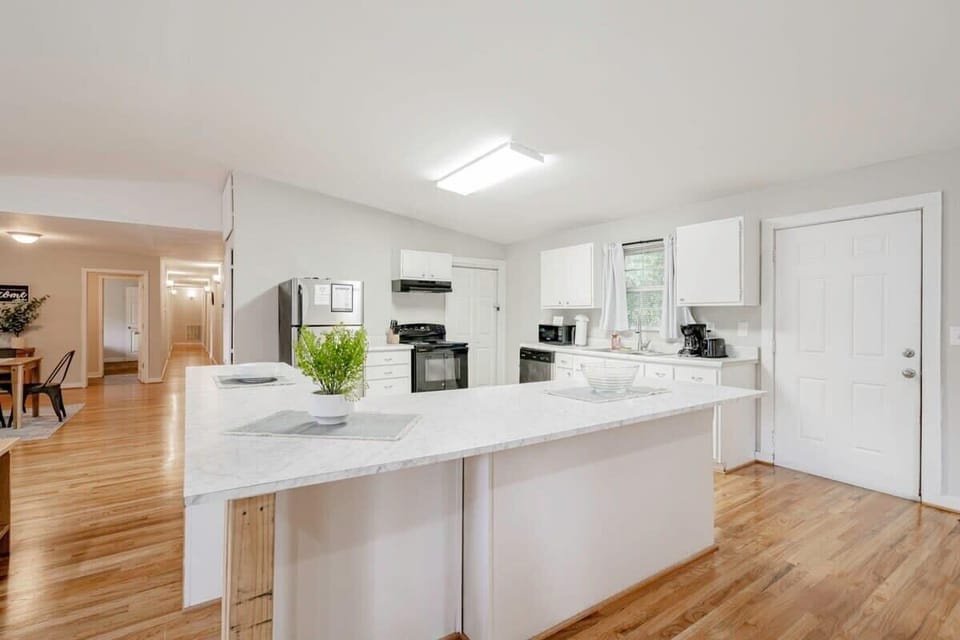 Unit B - beautiful kitchen island